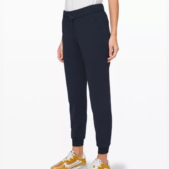 On the Fly Lulu Lemon Joggers - Picture 2 of 2